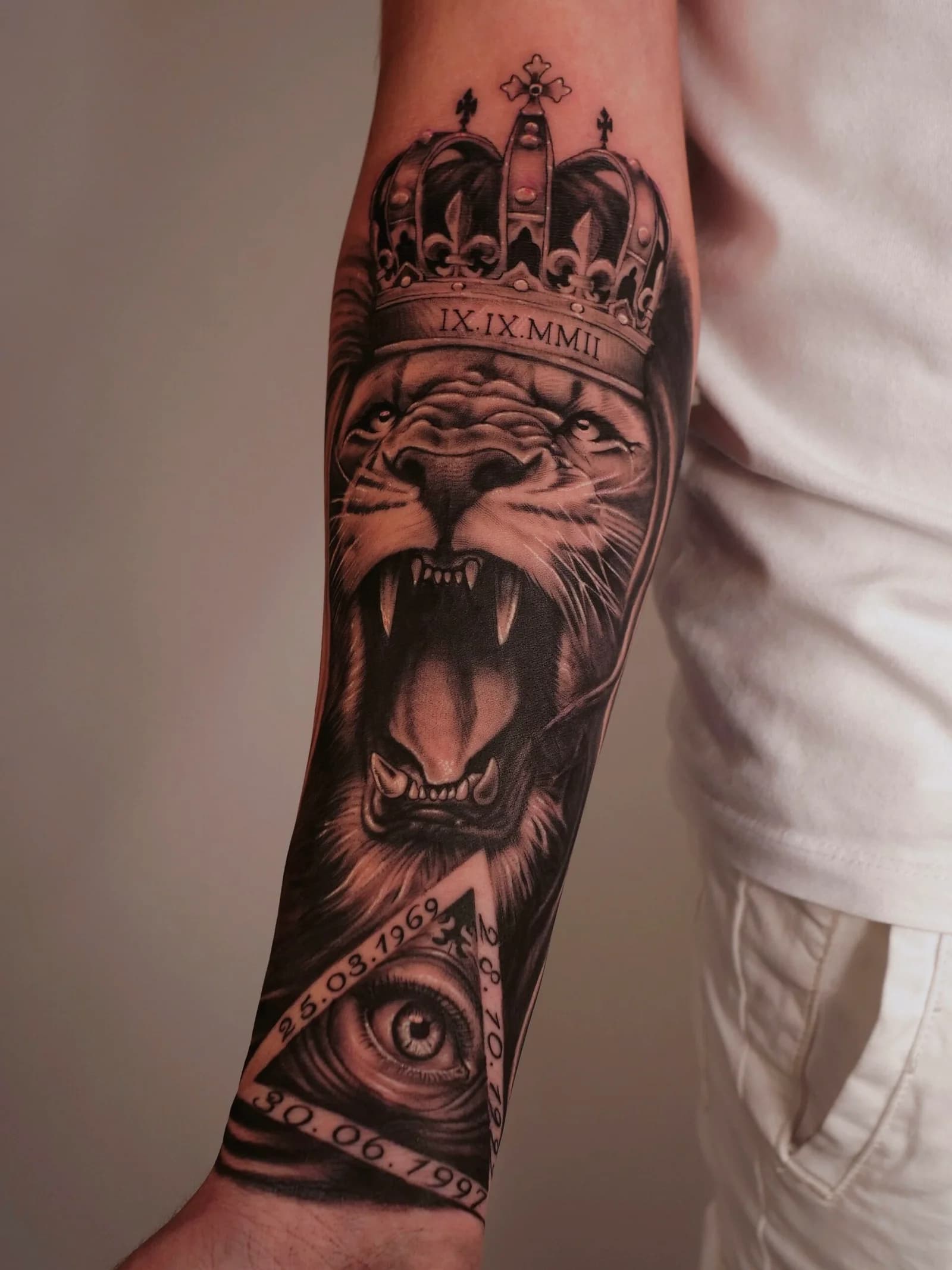 Tattoo Lion Couronne