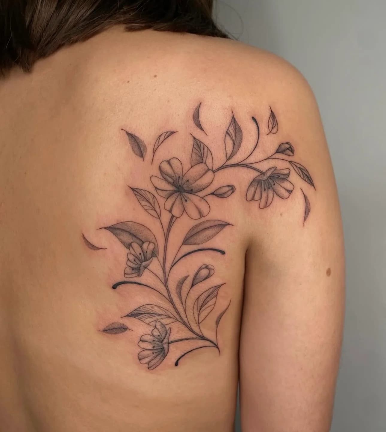 tattoo tige fleur feuille