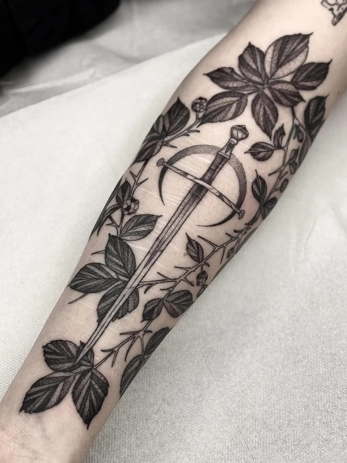 Tattoo Epee Ronces