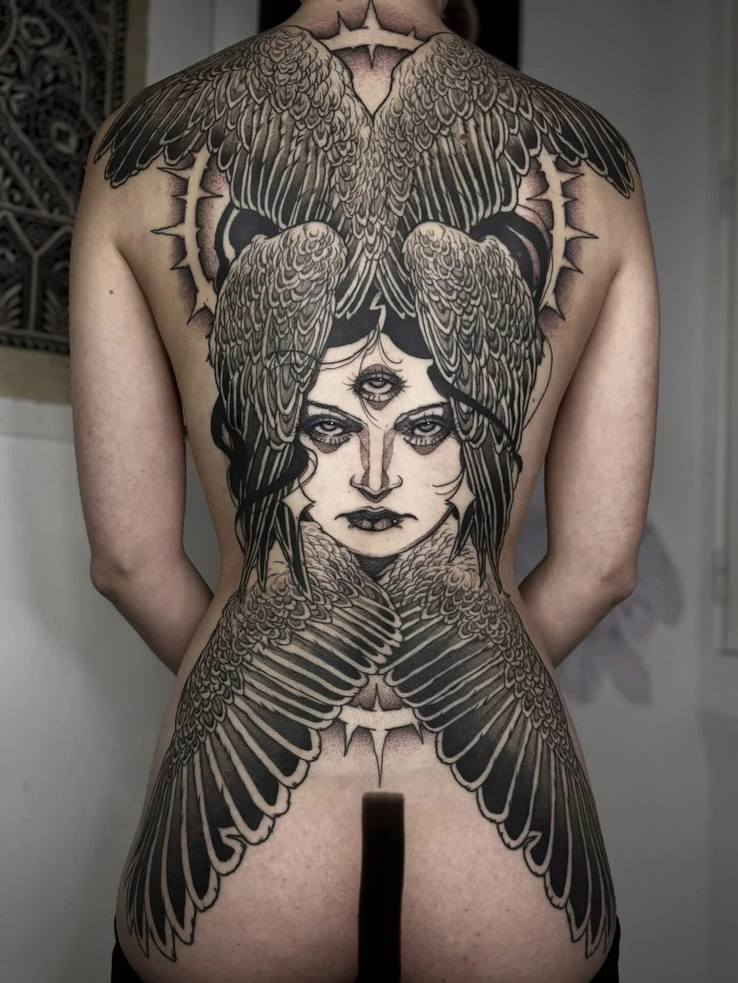 Tattoo visage femme ailé
