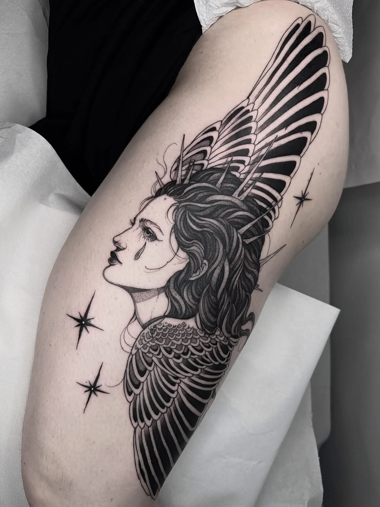 tattoo visage profil femme aile